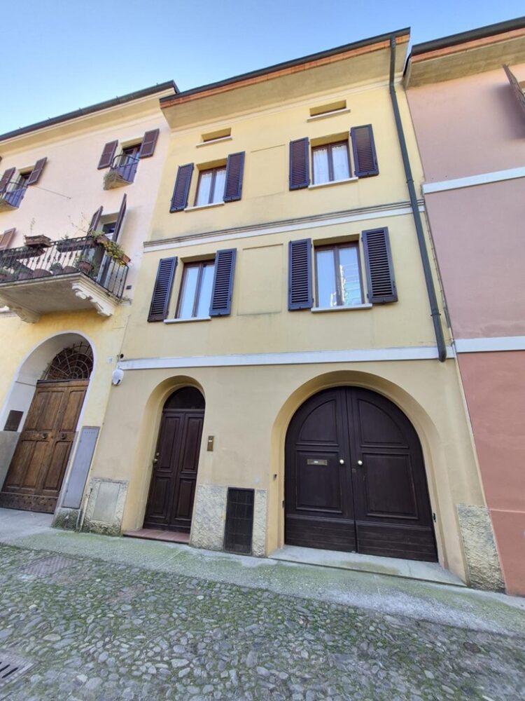 1_est facciata  (2) 1775815302 gallery 750x1000